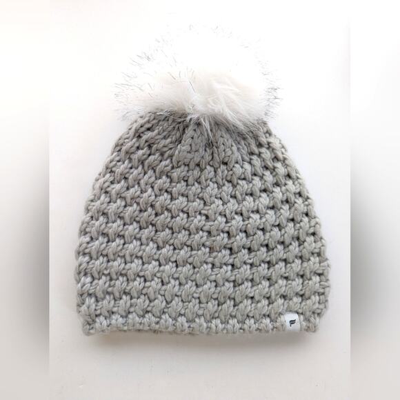 Fabletics Gray Chunky Knit Pom Pom Warm Winter Beanie Hat NWOT - Picture 1 of 4